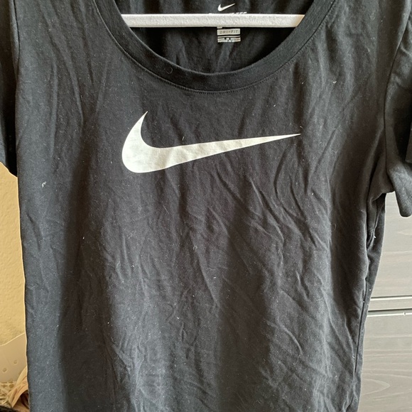 Women’s Nike workout shirt. Size L. Dri fit but feels like cotton - Picture 4 of 4